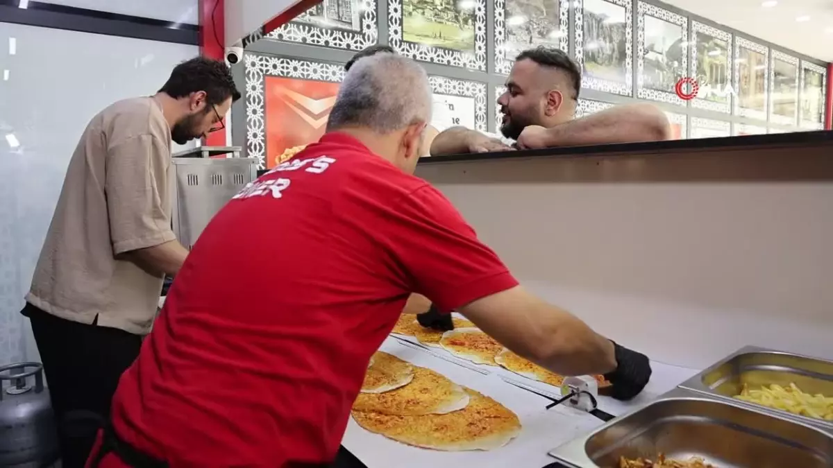 1,5 Metrelik Döner Yarışmasında Kazanan 5 Bin TL Ödül Aldı