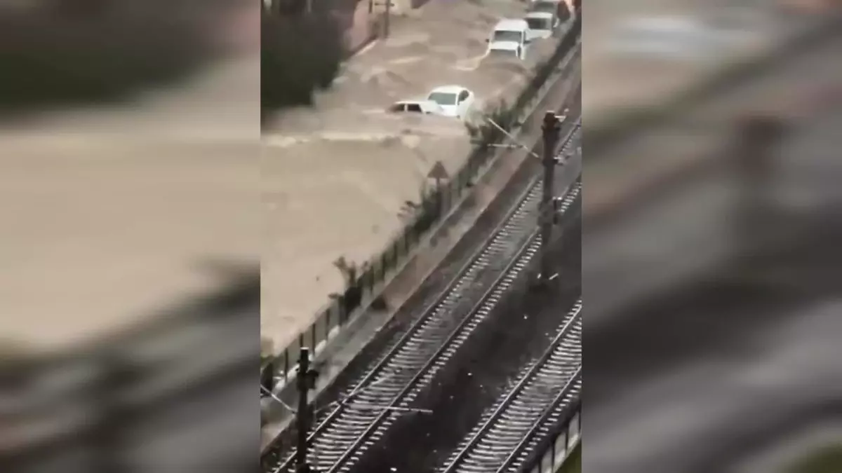 Adana’da Şiddetli Yağmur Hayatı Felç Etti