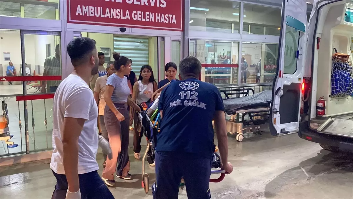 Adana’da Yolun Karşısına Geçerken Pikabın Çarptığı Adam Ağır Yaralandı