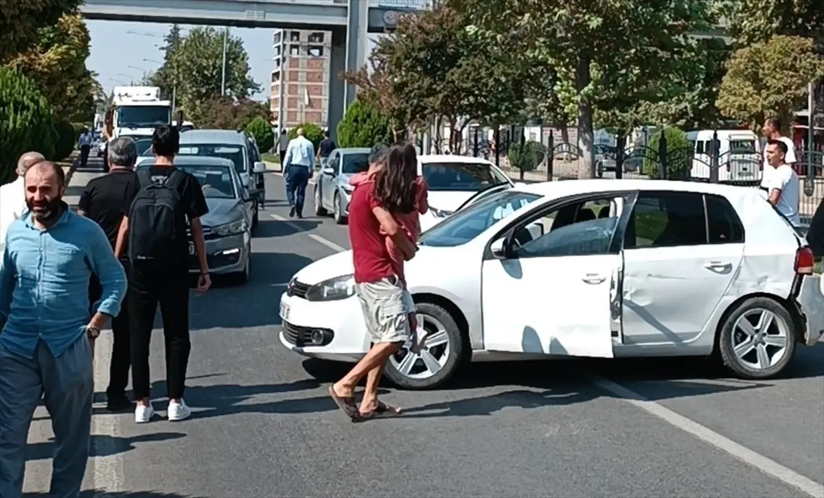 Adıyaman’da Tır ve Otomobil Çarpıştı: 3 Yaralı