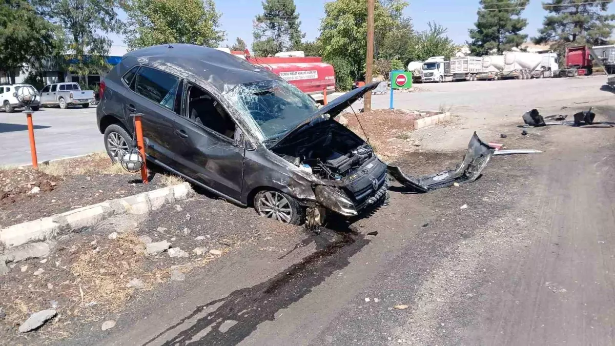 Adıyaman’da Virajı Alamayan Otomobil Takla Attı: 1 Yaralı