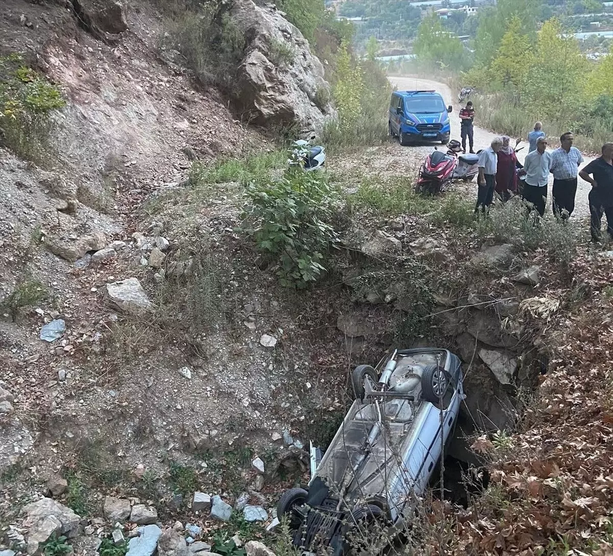 Alanya’da Otomobil Çukura Yuvarlandı: 1 Yaralı