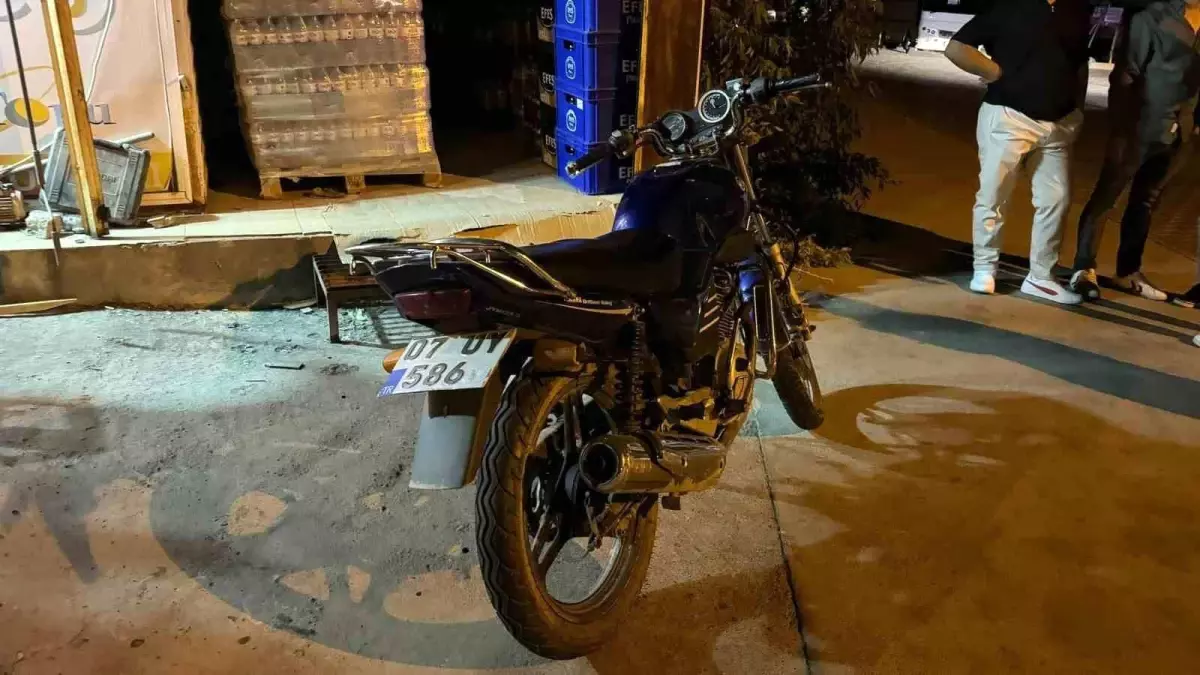 Antalya’da Motosiklet-Cip Çarpıştı: Sürücü Yaralandı