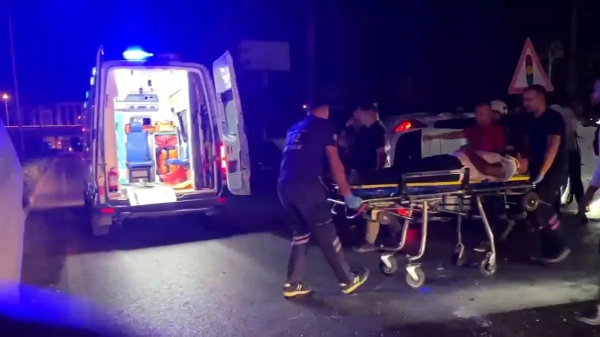 Antalya’da Otomobil Motosikletten Kaçarken Takla Attı