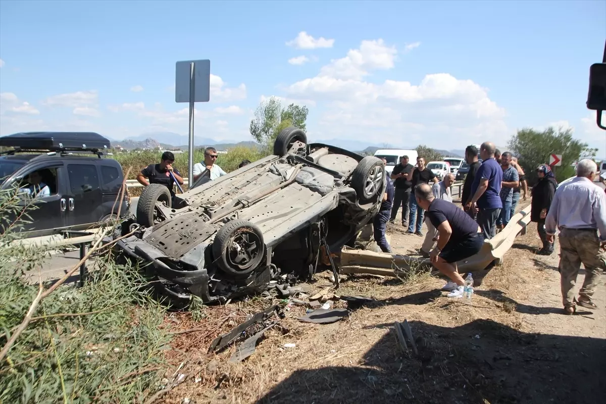 Antalya’da Takla Atan Otomobilin Sürücüsü Yaralandı