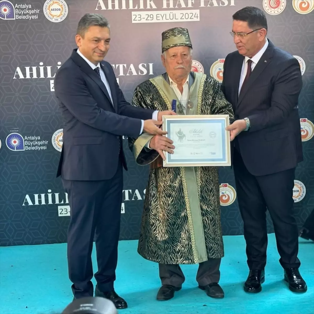 Antalya’da Yılın Ahisi Ödülü Durmuş Daran’a Verildi