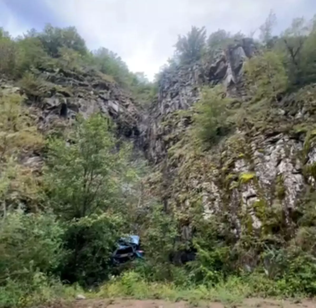 Artvin’de Uçurumdan Düşen Araçta Genç Sürücü Hayatını Kaybetti