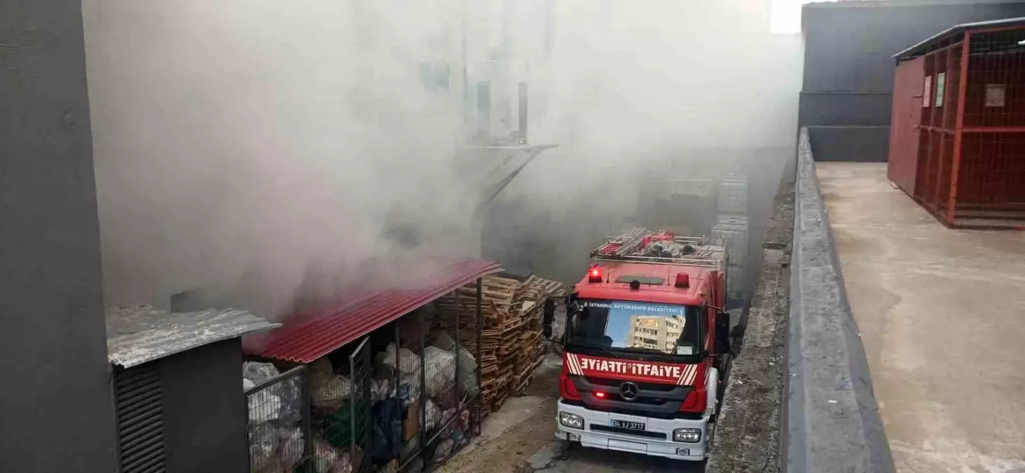 Beylikdüzü’nde Kimya Fabrikasında Yangın