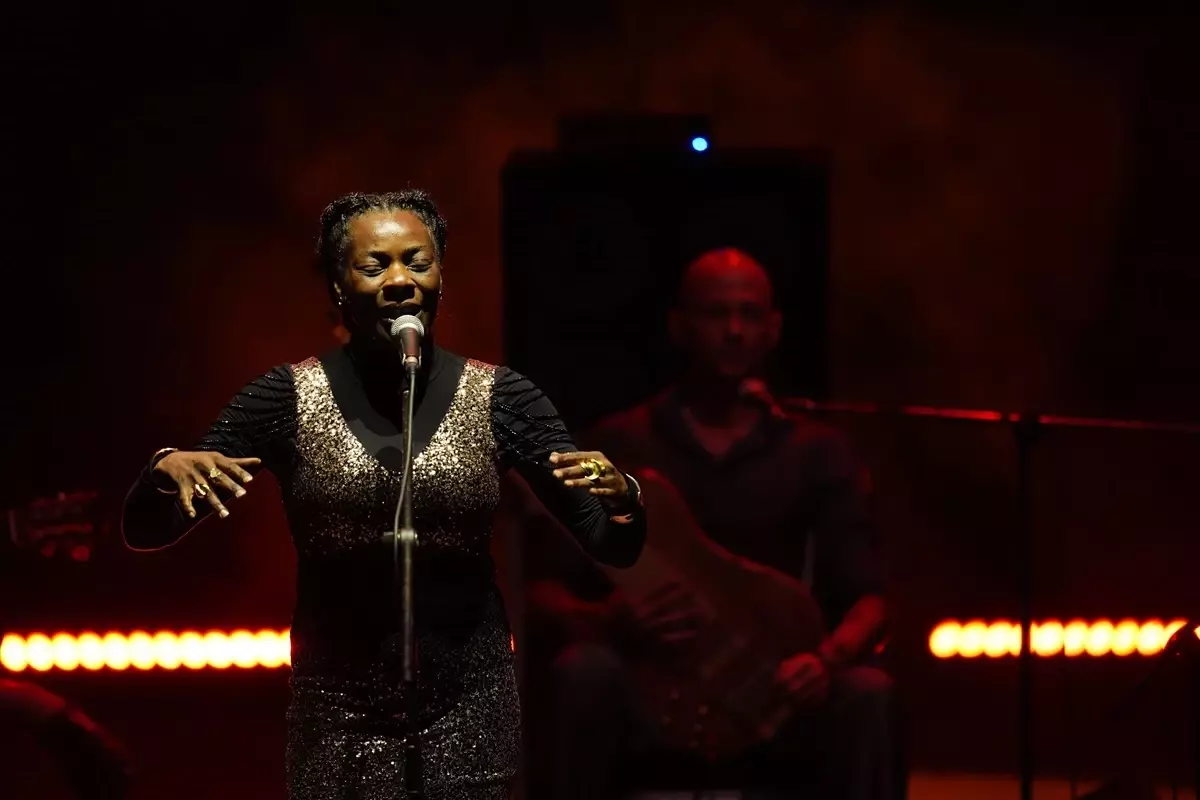 Buika, Türkiye Turnesinin Son Konserini İzmir’de Verdi