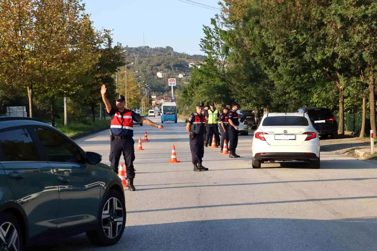 Düzce’de Jandarma Denetimleri: 9 Şahıs Yakalandı