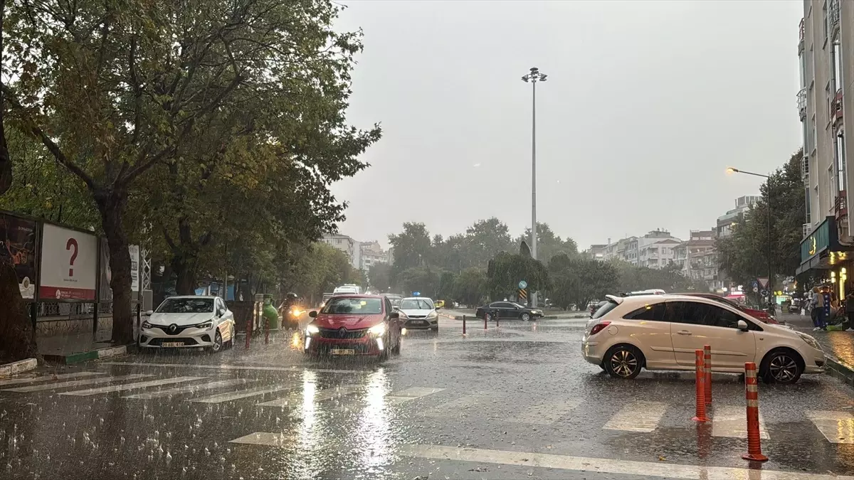 Edirne ve Kırklareli’nde Şiddetli Sağanak Hayatı Olumsuz Etkiledi