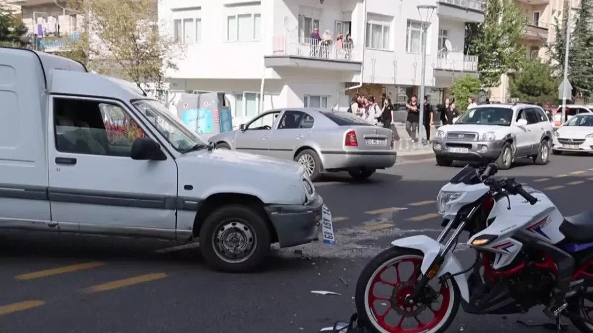 Ehliyetsiz Sürücü Kazaya Neden Oldu: 3 Yaralı