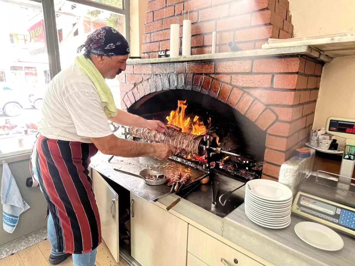 Ersin Dede’nin Cağ Kebap Dükkanı Kapanıyor