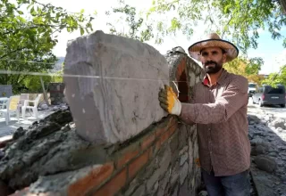 Erzincan’da Taş Duvar Ustalarının Kazancı ve Zorluğu