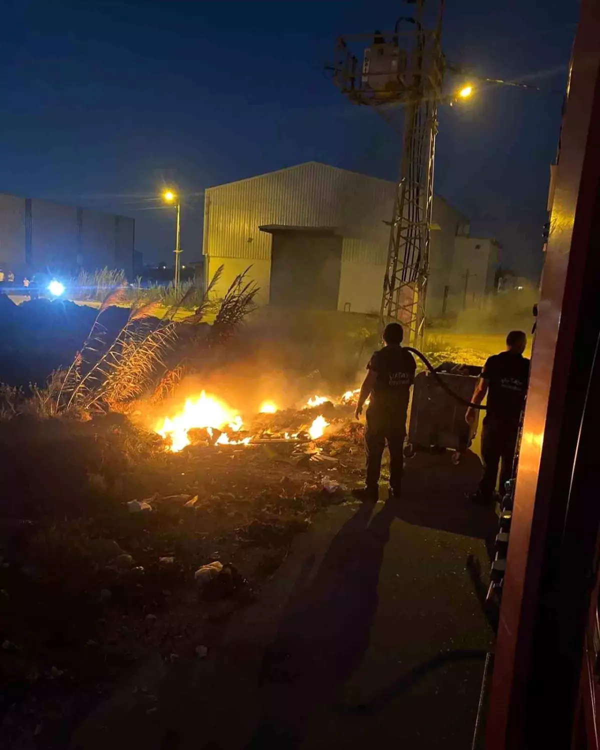 Hatay’ın Antakya İlçesinde Çöplükte Yangın Çıktı
