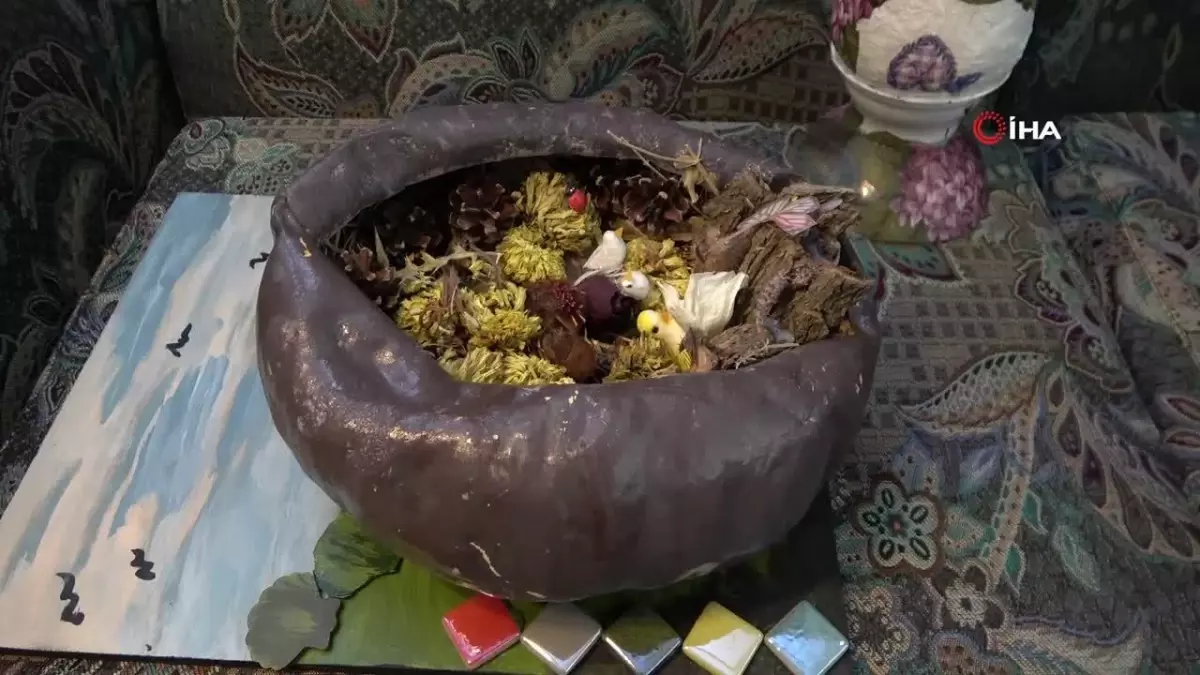 İclal Macit, Atık Malzemelerle Sanat Eserleri Yaratıyor