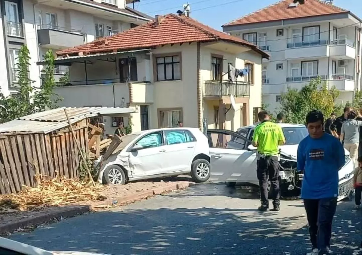 İnegöl’de Otomobil Kazası: 4 Yaralı