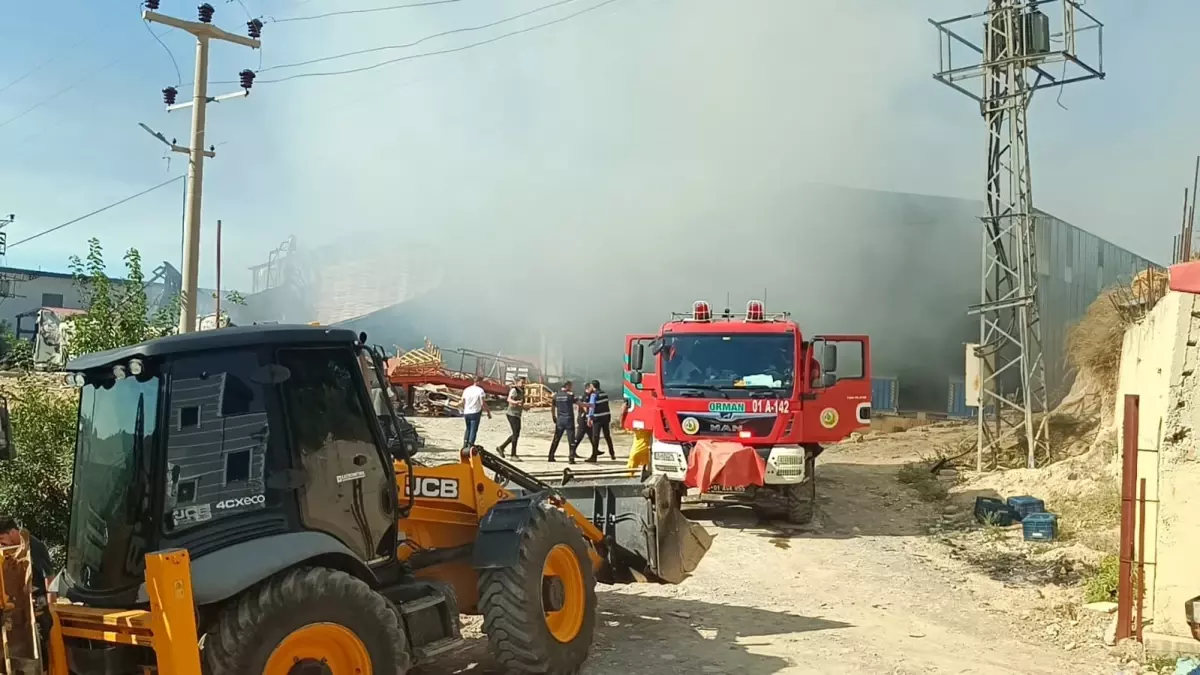 Kozan’da Narenciye Paketleme Tesisinde Yangın