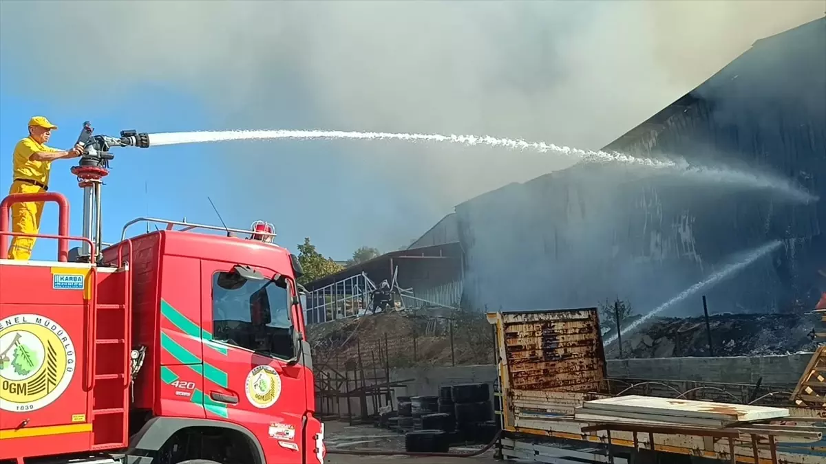 Kozan’daki Narenciye Paketleme Tesisinde Yangın