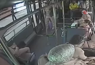 Oksijen Tüpüyle Otobüse Binen Yolcudan Panik Anları