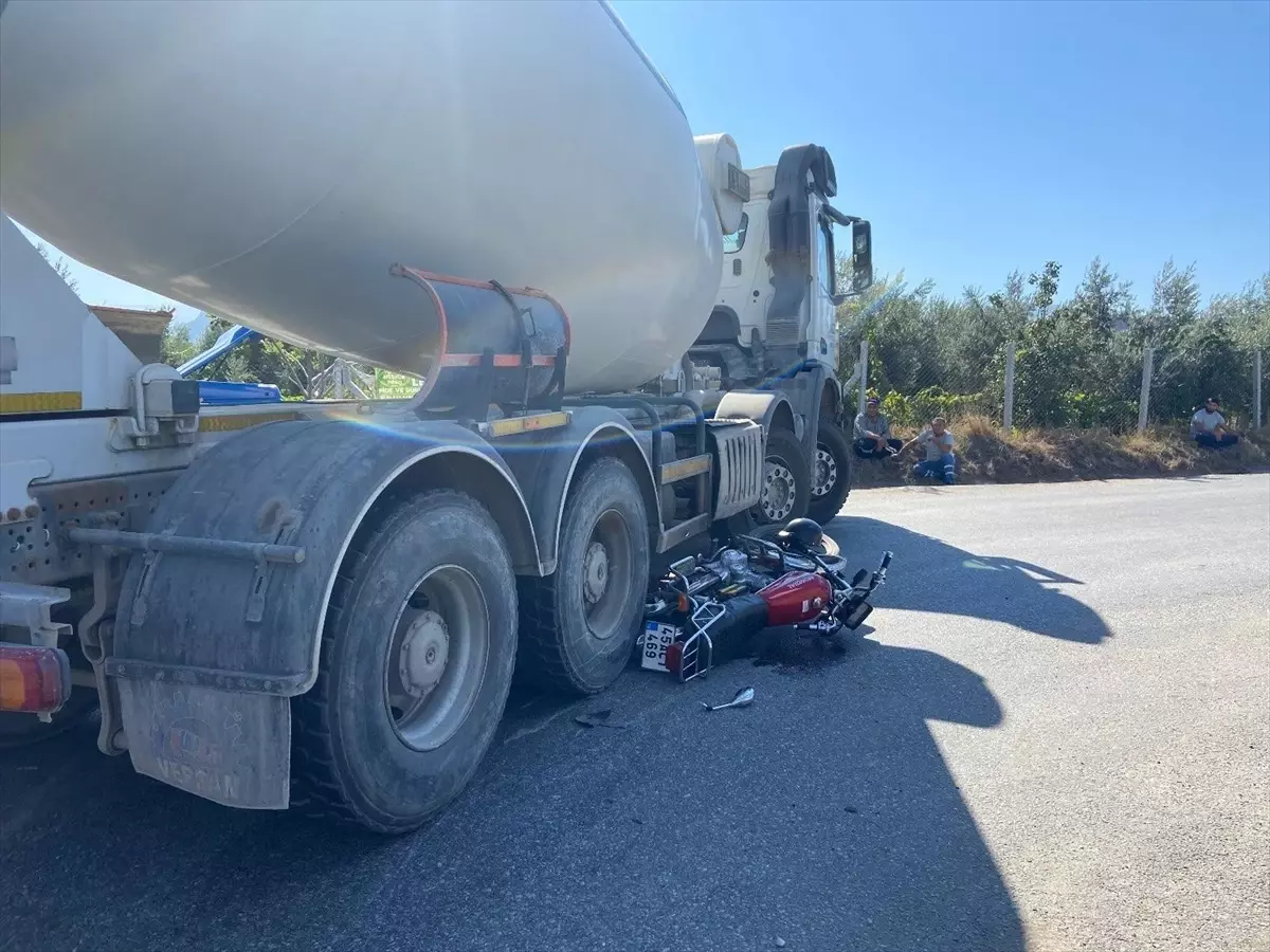 Salihli’de Motosiklet ile Beton Mikseri Çarpıştı: 1 Ölü