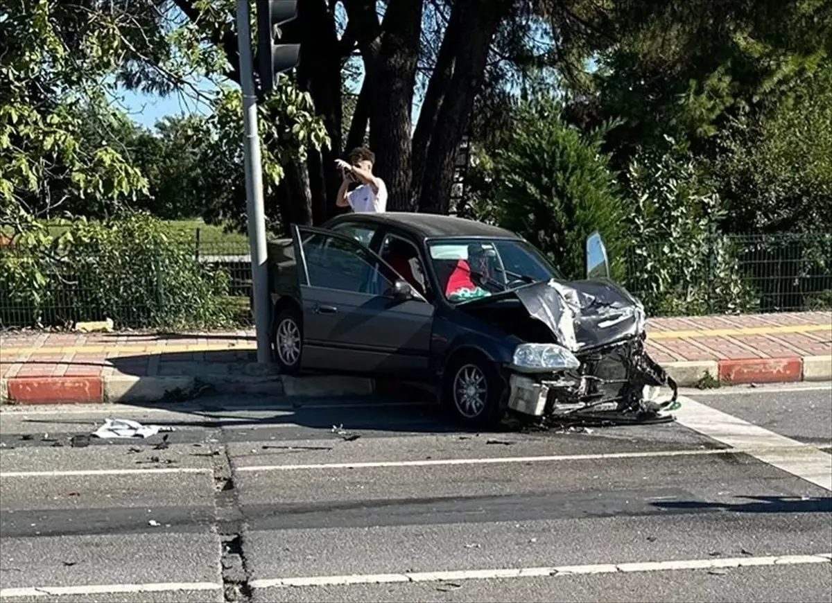 Samsun’da 3 Araçlı Trafik Kazasında 5 Kişi Yaralandı