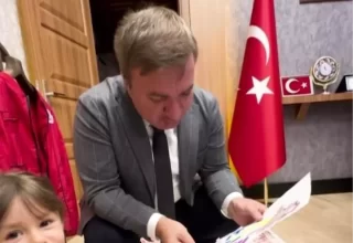 Vali Aydoğdu ve Minik Elif’in Yürek Isıtan Diyaloğu