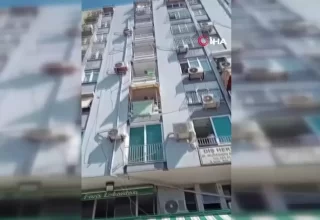 Yarı Çıplak Haliyle 6. Kattan Düşen Adam Hayatını Kaybetti
