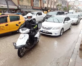 Yüksekova’da Sağanak Yağış Hayatı Olumsuz Etkiledi