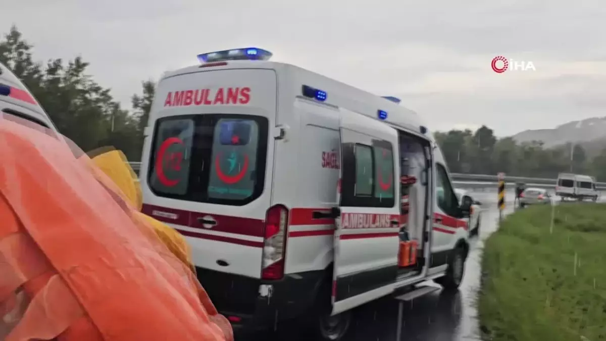 Zonguldak’ta Yolcu Midibüsü Devrildi: 9 Yaralı