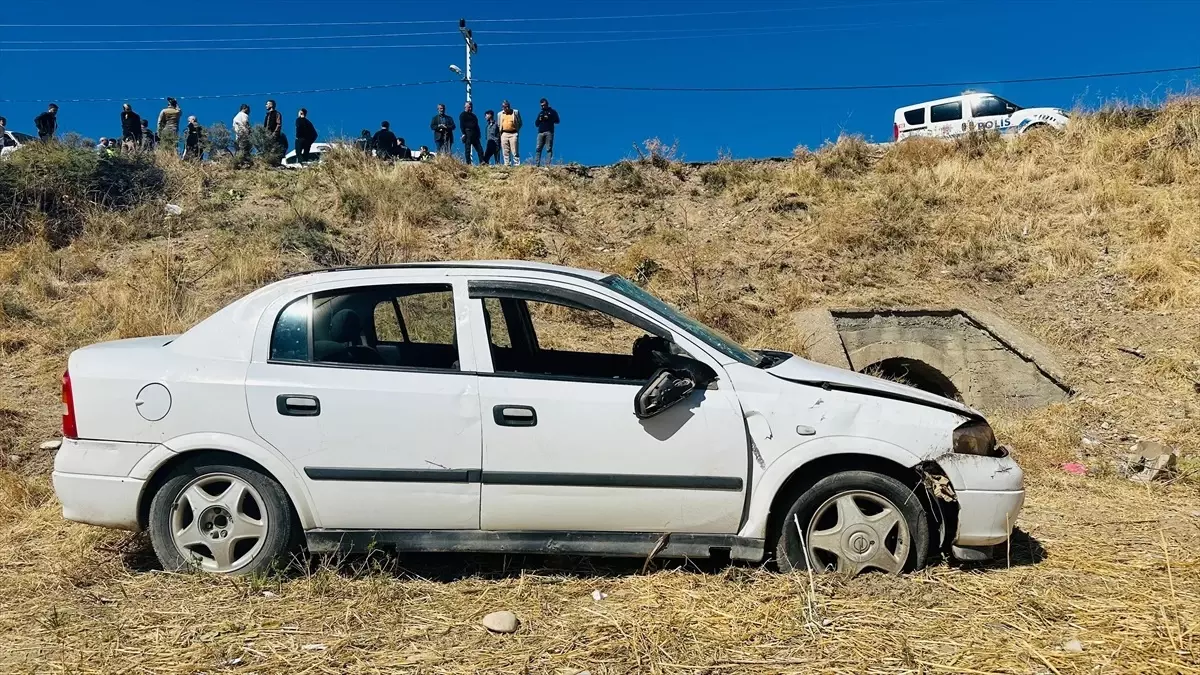 Adıyaman’da Şarampole Devrilen Otomobilde 5 Yaralı