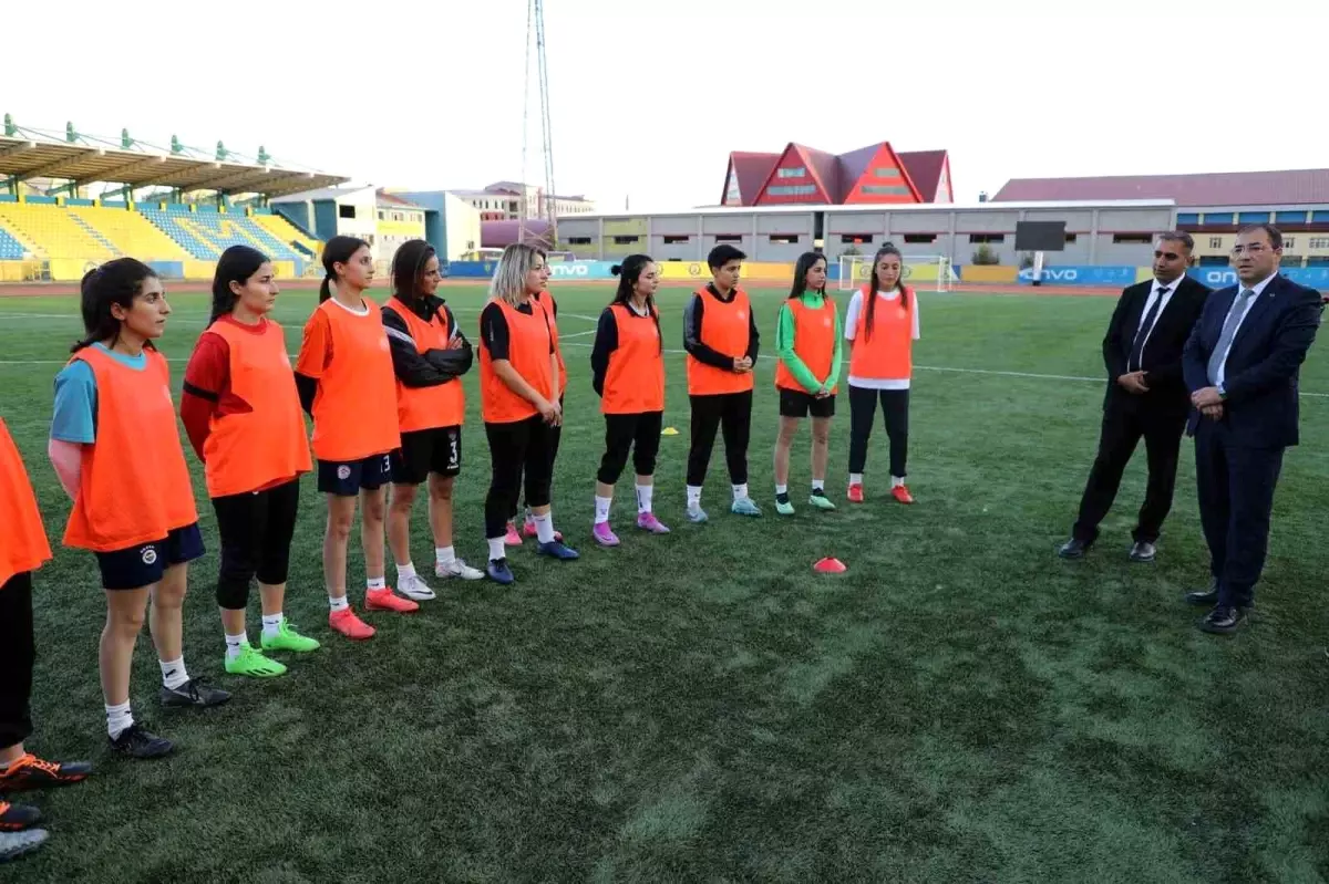 Ağrı’da Kadın Futbol Takımına Destek Ziyareti