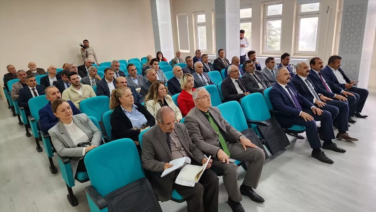 Amasya Milli Eğitim Müdürü Katipoğlu, Suluova’da okul müdürleri ile toplantı yaptı