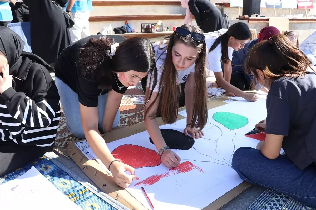 Amasya’da Filistinli Çocuklar İçin Çizim Etkinliği Düzenlendi