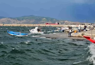 Balıkesir Bandırma’da Fırtına Hayatı Olumsuz Etkiledi