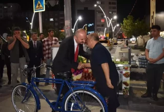 Çalınan Bisikleti İçin Video Çeken Çiğköfte Ustasına Vali’den Hediye