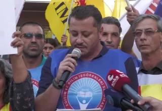 Eğitim Sendikaları İzmir’de Öğretmenlik Mesleği Kanunu’nu Protesto Etti