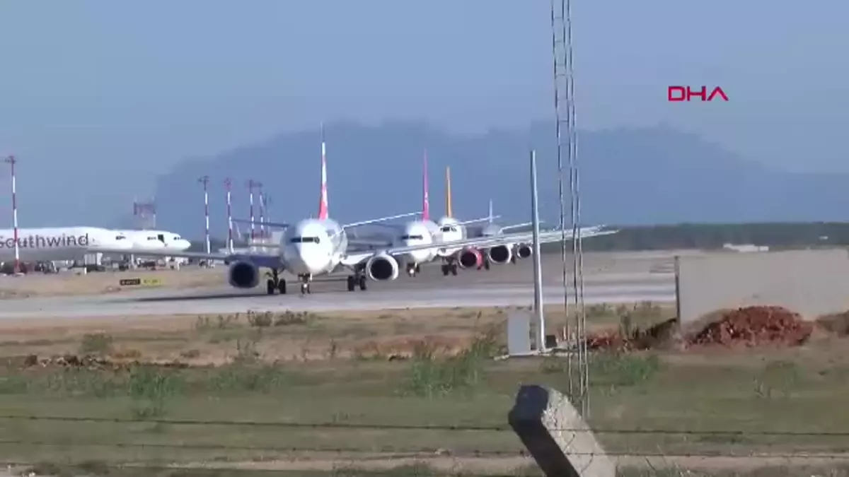 İran’ın Füze Saldırısı Sonrası Uçuşlarda Kriz: Antalya Havalimanı Yoğunluğu