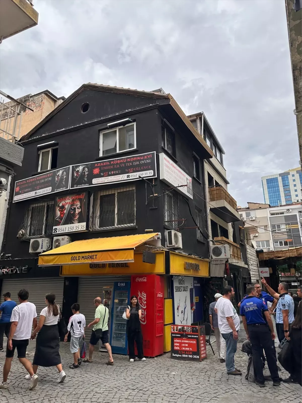 İzmir’deki Korku Evi Tepki Çekti, Pano ve Mankenler Kaldırıldı