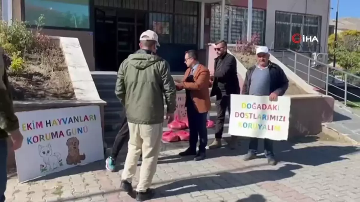 Muradiye’de Yaban Hayvanları İçin Yem Bırakıldı