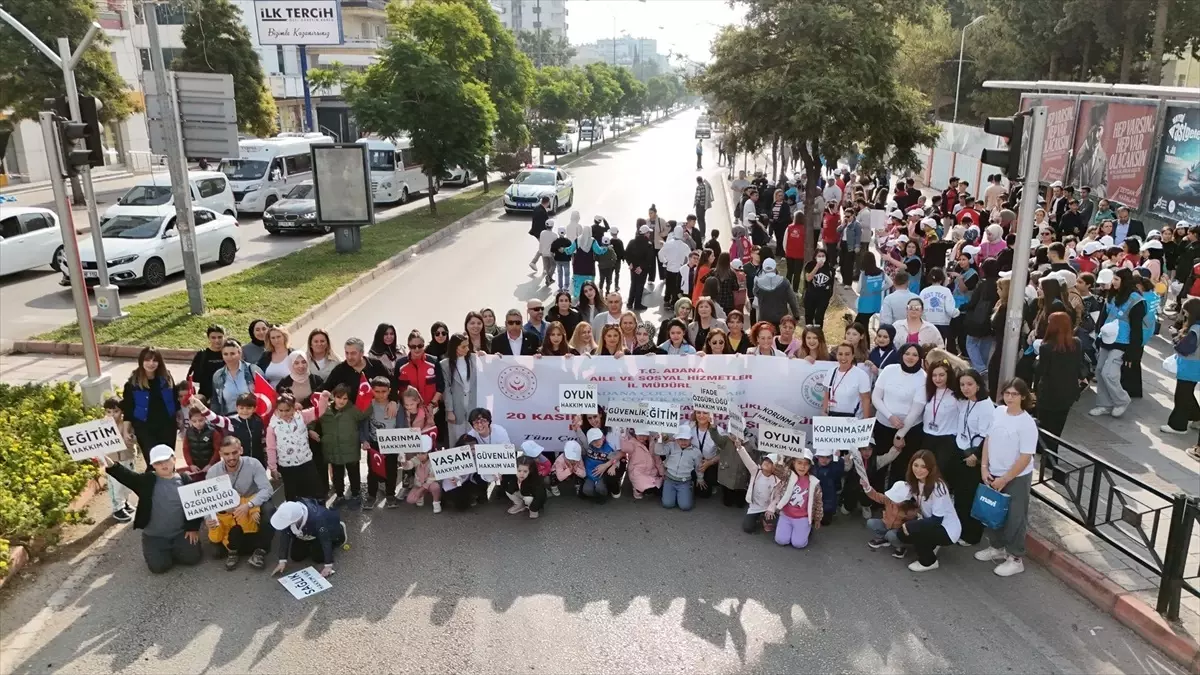 Adana’da çocuk haklarına dikkati çekmek amacıyla yürüyüş düzenlendi