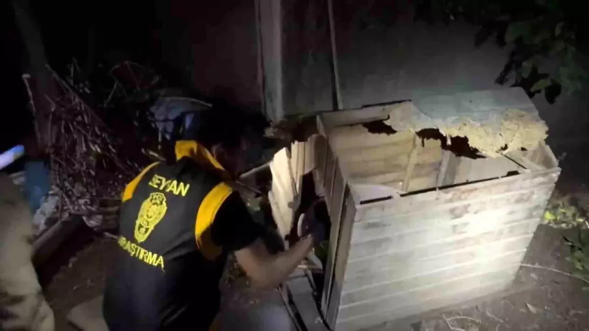 Adana’da Operasyon: Köpek Kulübesinde El Bombası, Yatak Altında Silah Ele Geçirildi