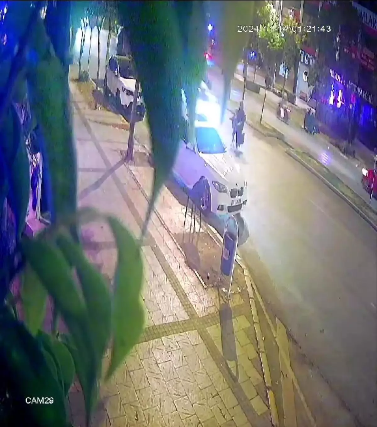 Adana’da Yaya Geçidinde Feci Kaza: Anne ve Oğlu Ağır Yaralandı