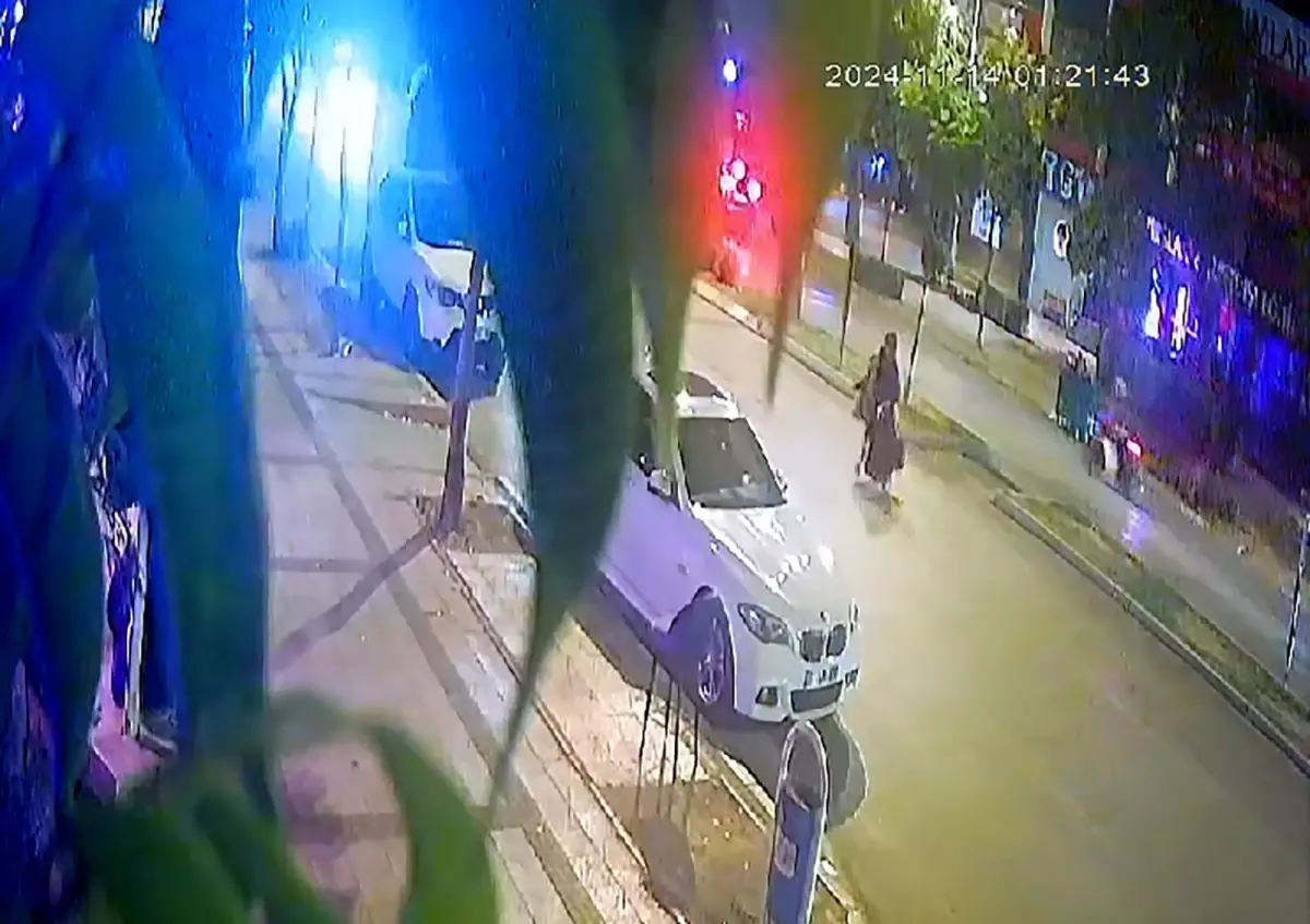Adana’da Yaya Geçidinde Kaza: Anne ve Oğlu Ağır Yaralandı