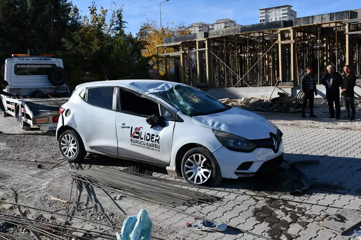 Adıyaman’da iki otomobilin çarpıştığı kazada 2 kişi yaralandı