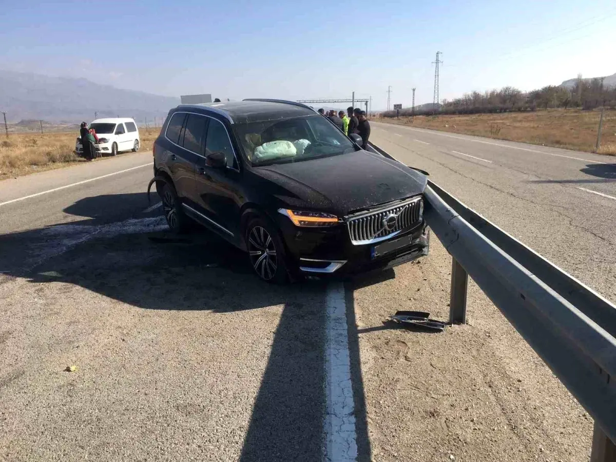 Ağrı’da Trafik Kazası: 3 Yaralı