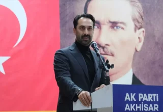 AK Parti’li Arınç’tan Manisa Büyükşehir Belediye Başkanı Zeyrek’e eleştiri