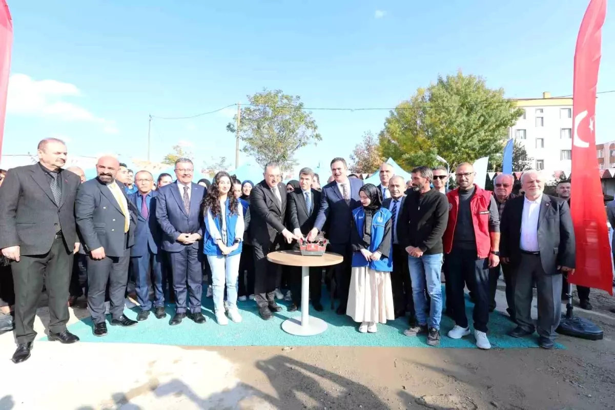 Amasya Valisi Önder Bakan, Gençlik Merkezlerinin Önemi Üzerine Konuştu