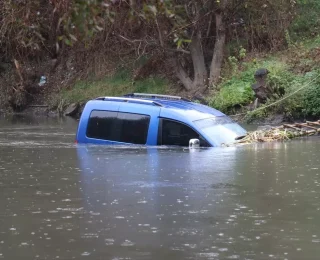 Amasya’da Nehre Düşen Ticari Araçtan Sürücü Yara Almadan Kurtuldu