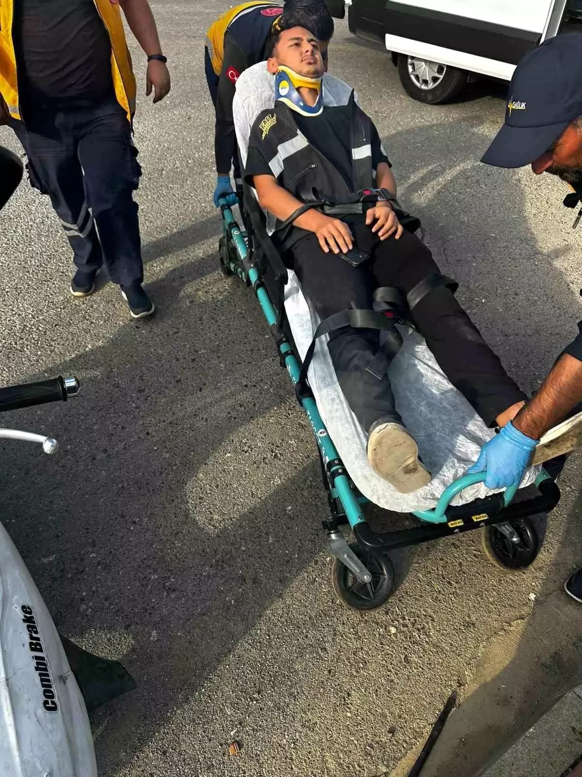 Antalya’da Otomobil ve Motosiklet Kazası: Sürücü Yaralandı